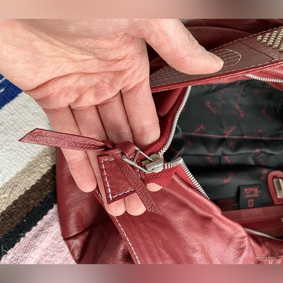 Leather slouchy oversized burnt red shoulder bag with studs - Picture 11 of 15